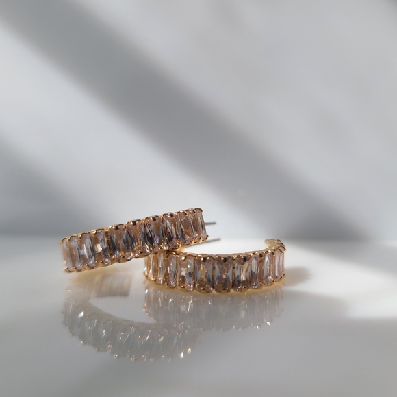 Nola Earing - Picture 4 of 4